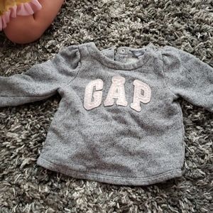 Gap sweater
